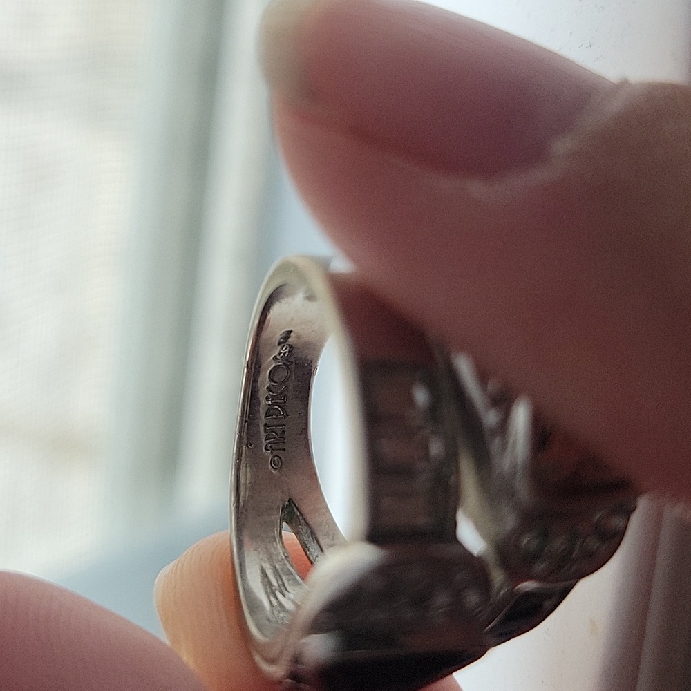 Black silver ring with gem detailing (size 5.5) - Picture 6 of 6